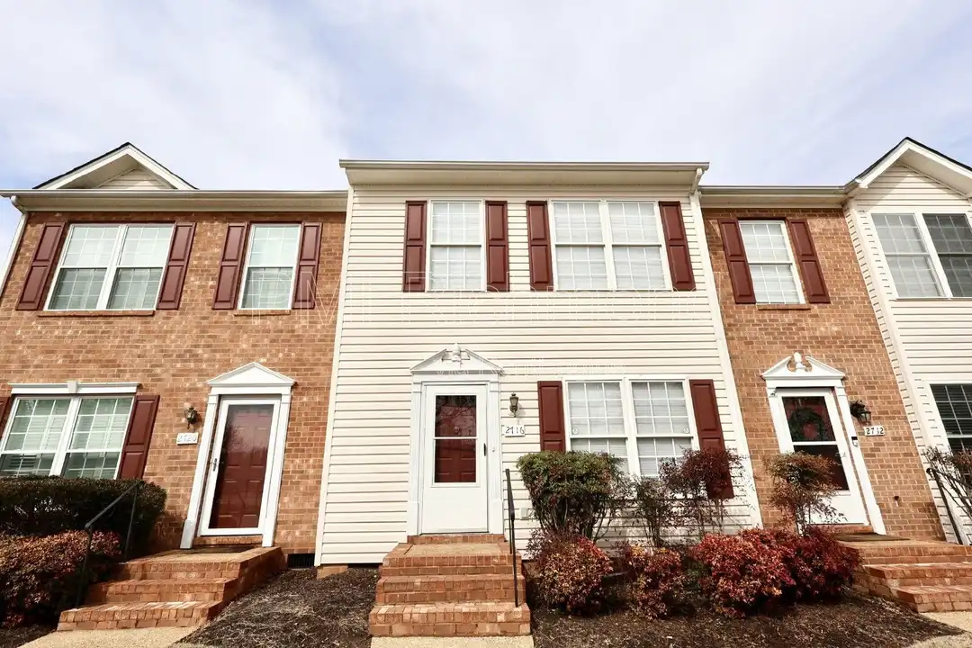 2716 Goyne Loop - View 2