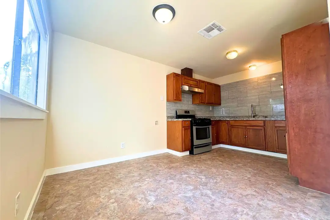 2525 Dovemeadow Dr - More