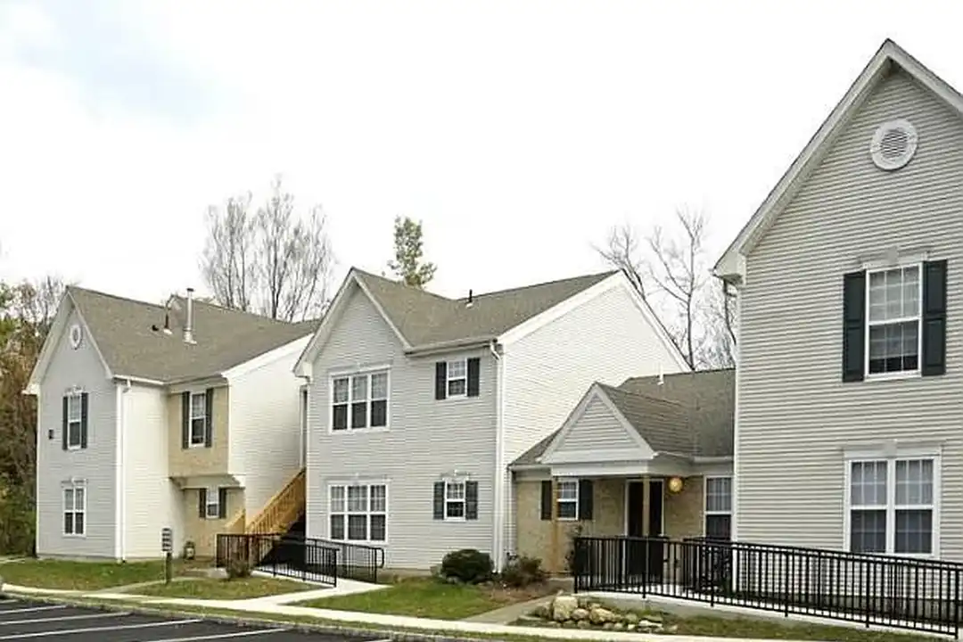 The Willows at Roxbury – photo 1 of 7
