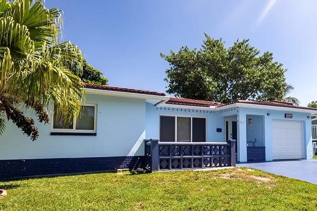 6717 NW 59th St - View 2