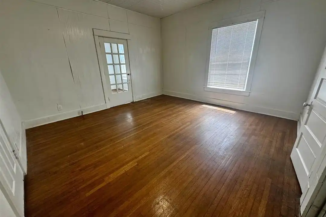 1104 Polk St - View 2