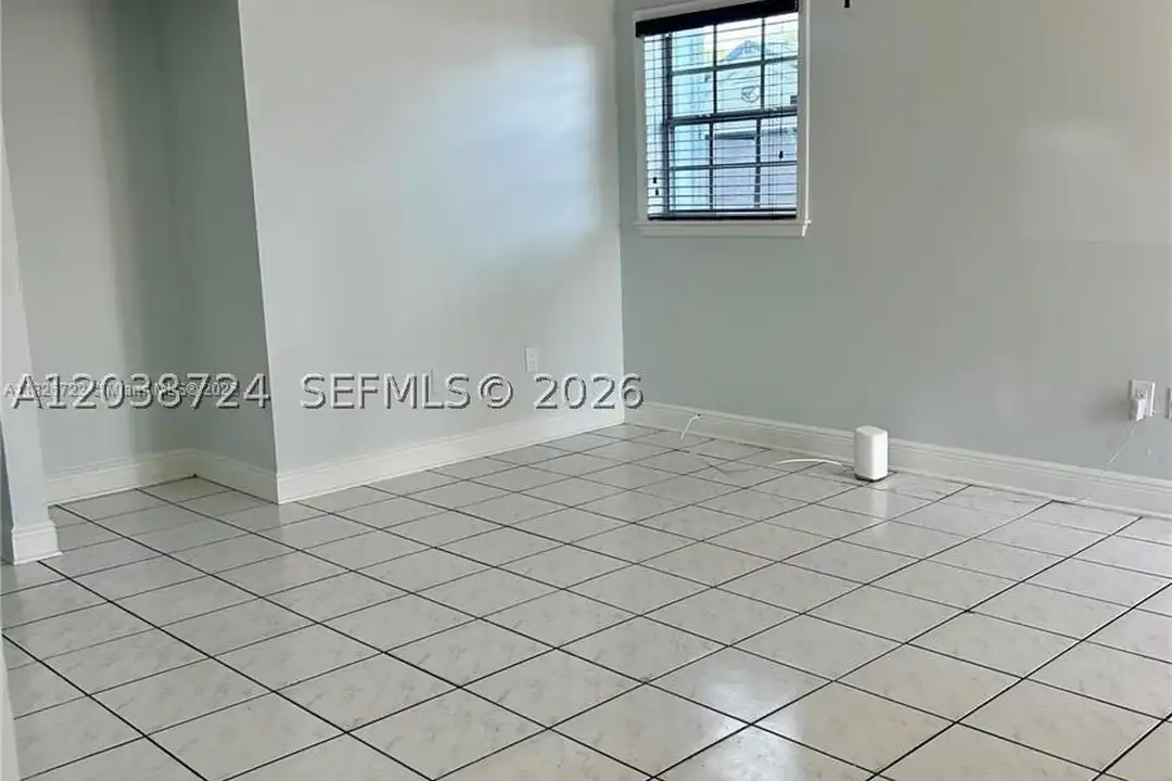 Apartment in Miami Gardens - View 4