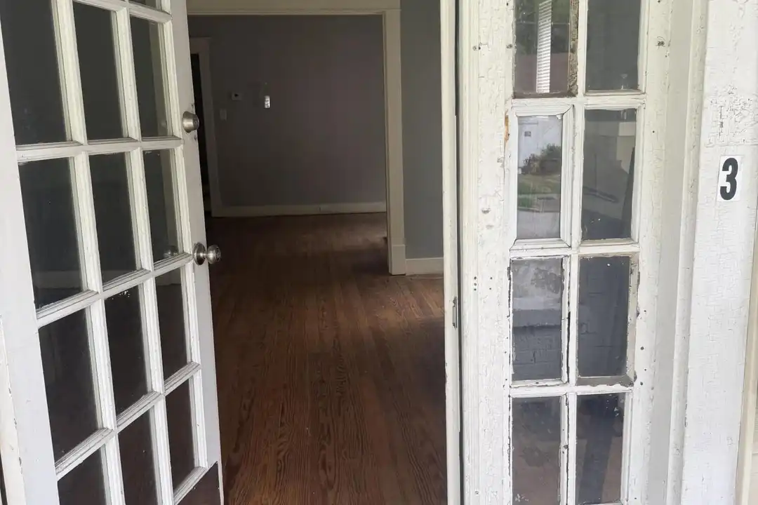 112 E Woodlawn Ave #3 – photo 1