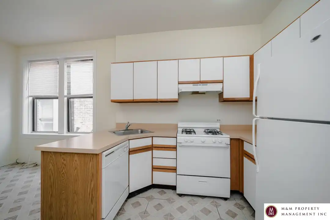 1420 W Lexington St unit 1420-2F - More