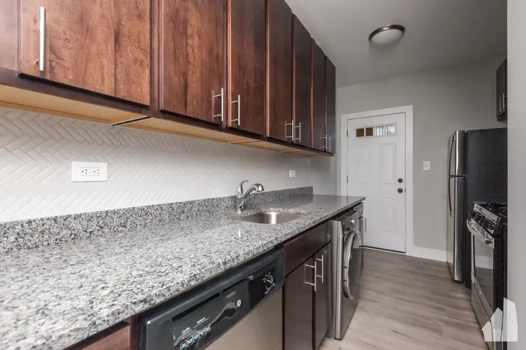 711 W Brompton Ave unit 48 - More