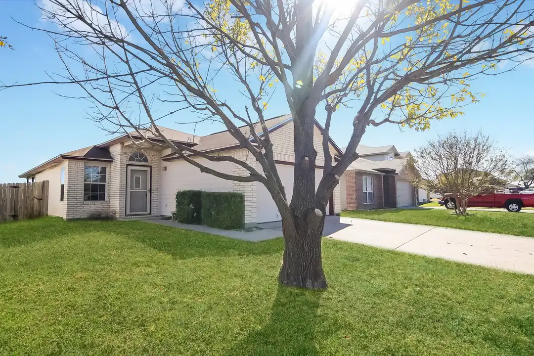 1404 Fox Creek Dr - View 3