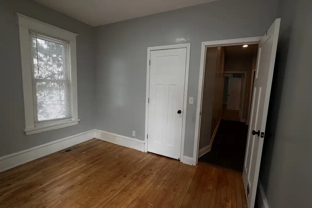1143 15th Ave SE unit 2 – pohled 5