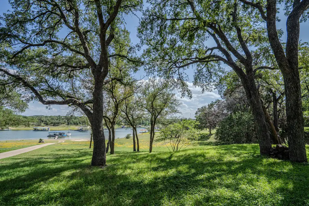 16013 Edwards Dr - View 3