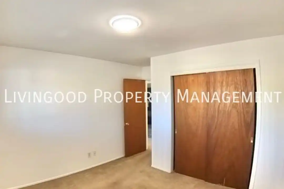 1408 Stanley Ln - More