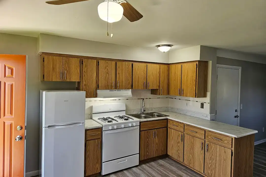 Lakeview Apartments – photo 1 of 10