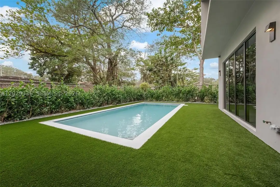 3370 Thomas Ave - View 3