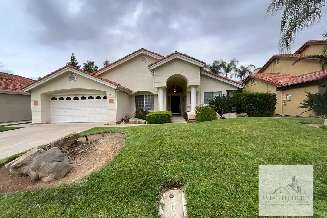 1834 E Lester Ave - View 2