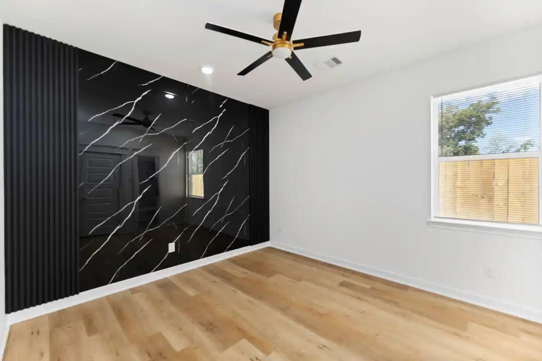 7809 Queen St unit B - More