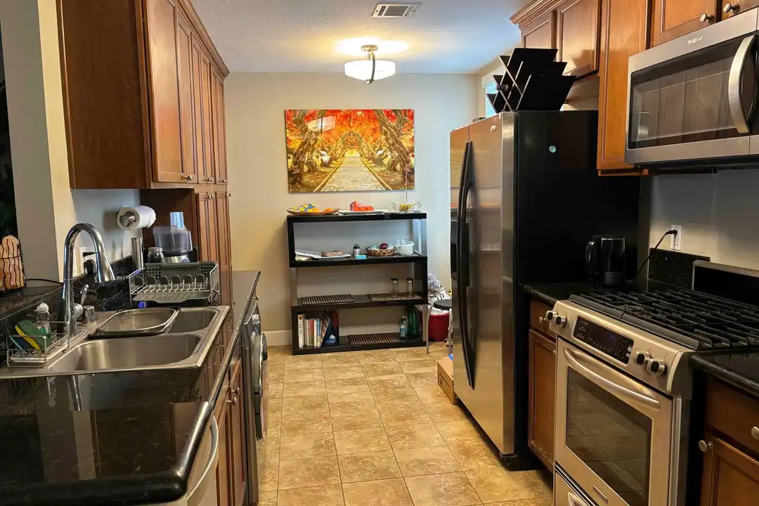1430 Colby Ave - More