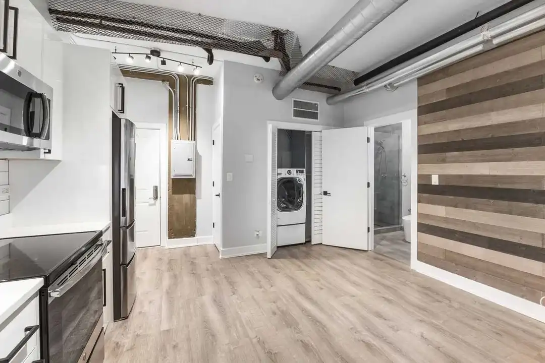 7645 N Sheridan Rd – pohled 6