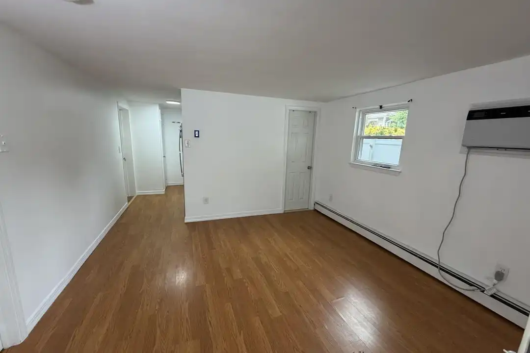 1390 America Ave – photo 1 of 7