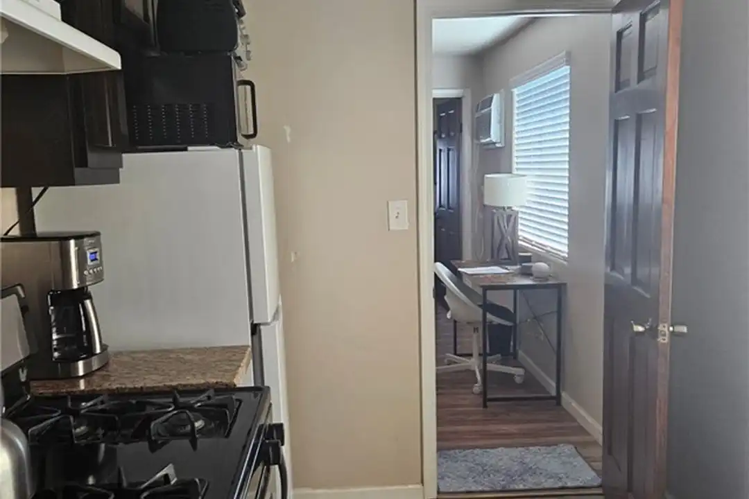 820 Jackson St - View 2