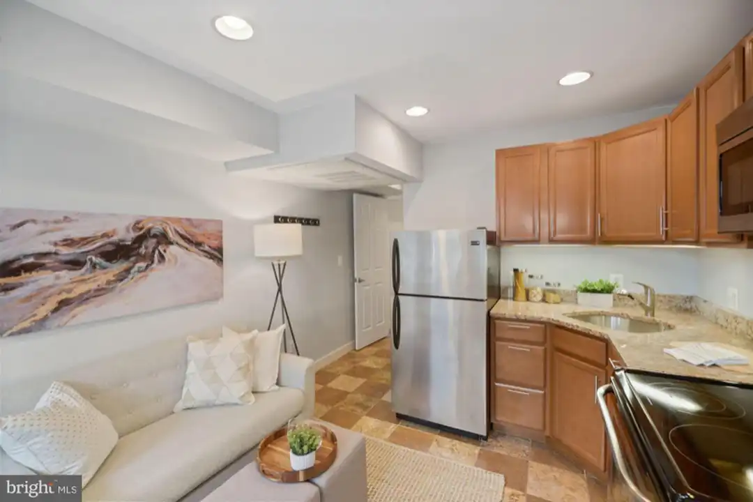 518 Hobart Pl NW unit Unit 1 - View 2