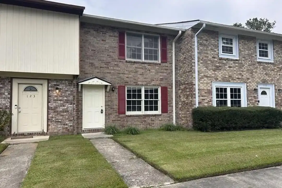 125 Brush Blvd – photo 1 of 9