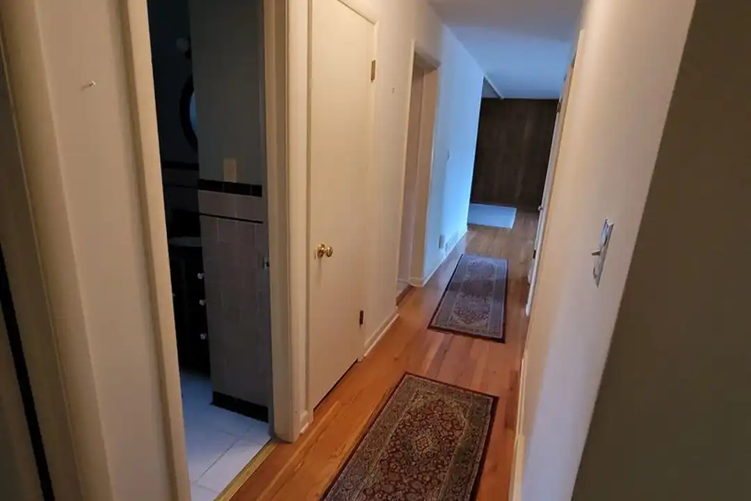 1201 Parkview Blvd - View 6
