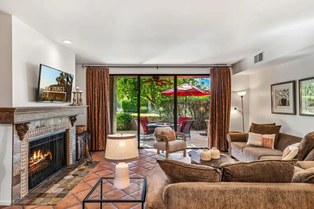 Apartment in Palm Springs - More