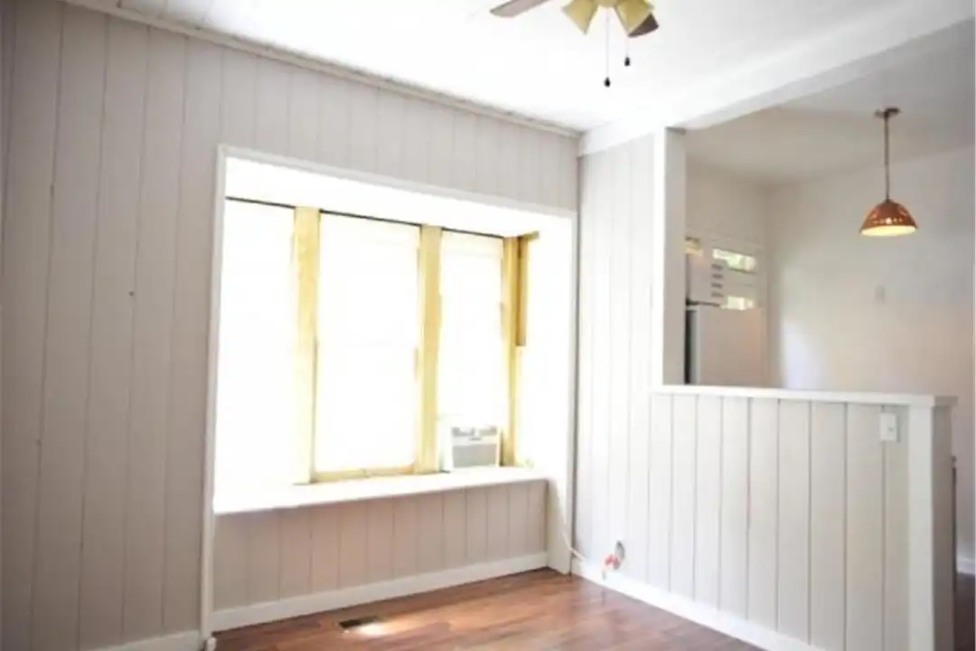 926 Windsor St - More