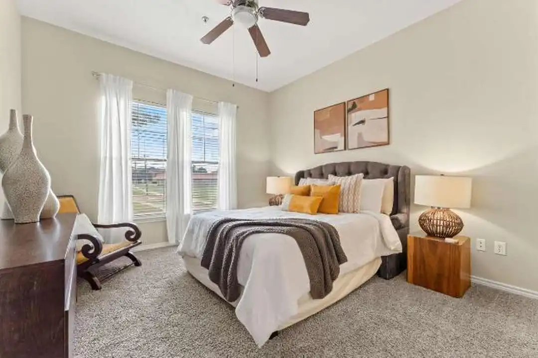 925 S Main St - View 3
