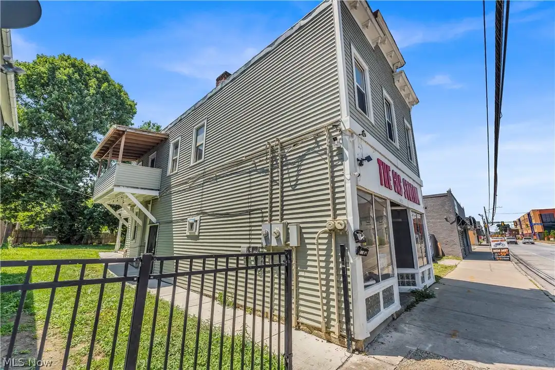 5011 Clark Ave unit 2/UP – photo 1