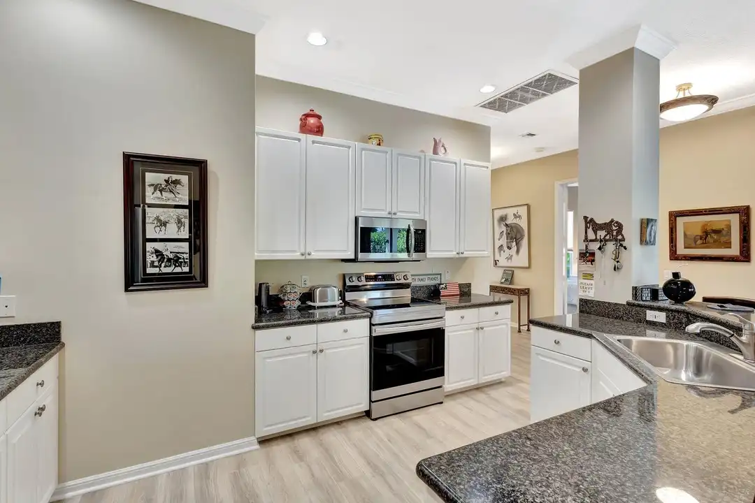2941 Twin Oaks Way - More