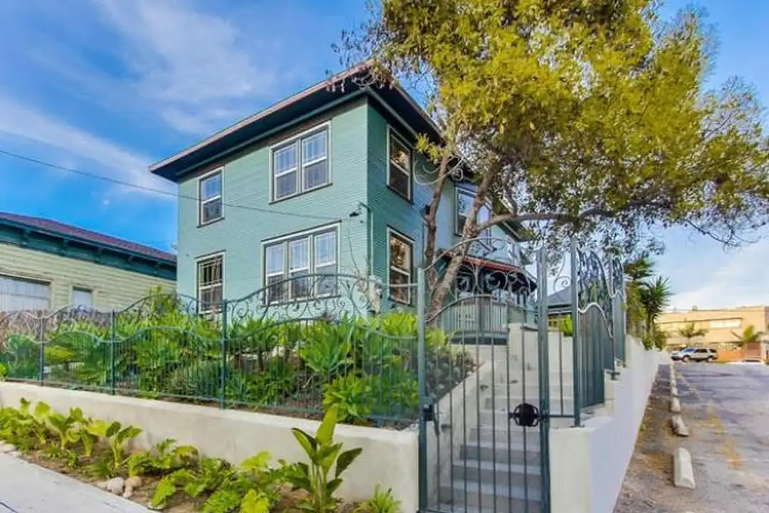 Apartment in San Diego, Banker's Hill - View 5