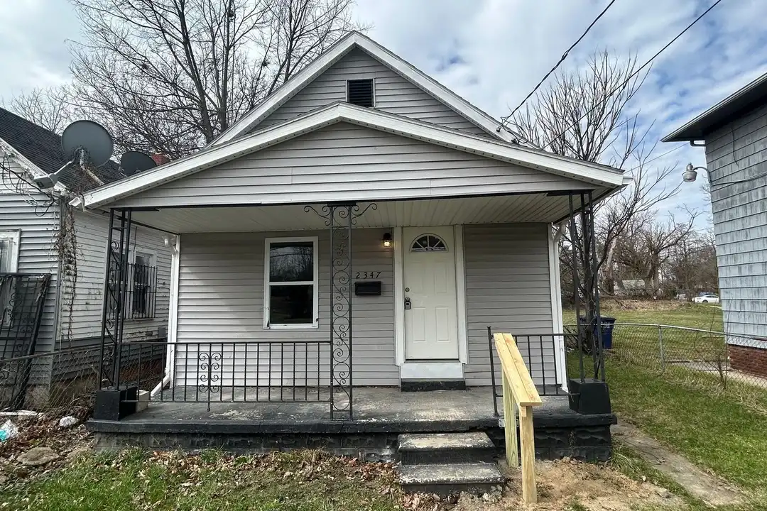 2347 Rosedale Ave – photo 1