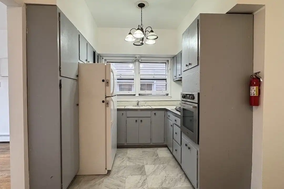 322 Franklin Ave #1 - View 6