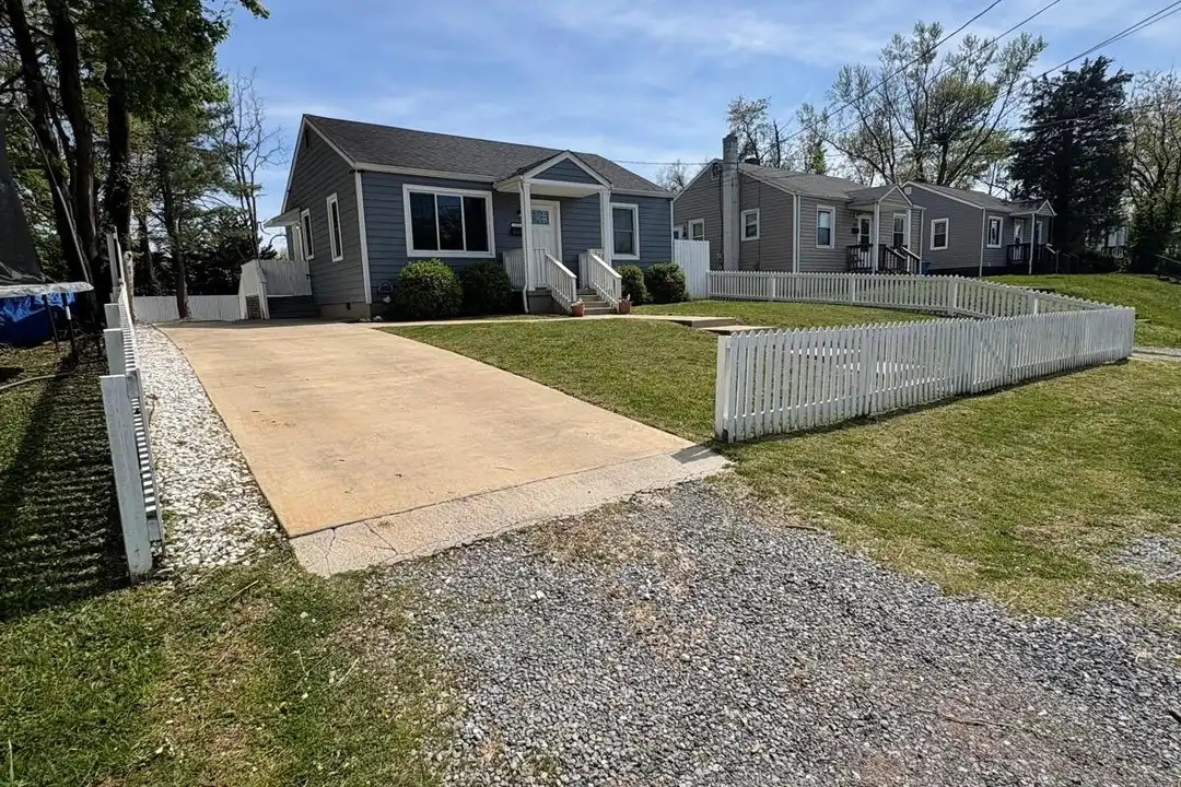1331 Dudley St NW - View 2