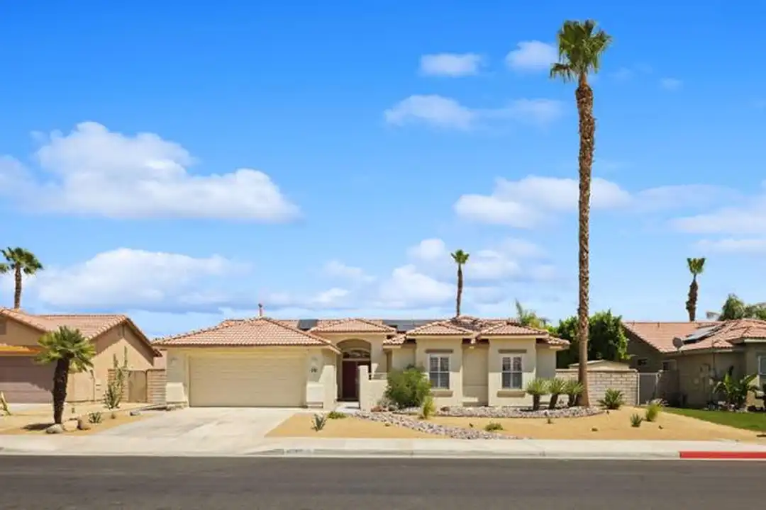 37762 Drexell Dr - View 2