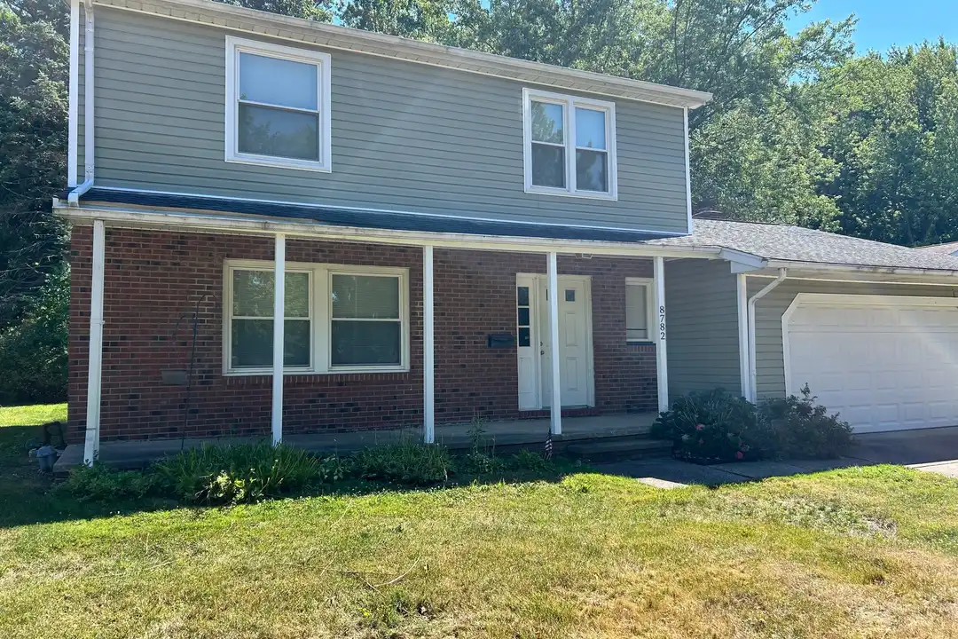 8792 Pinewood Ct – photo 1