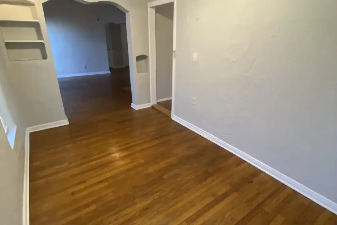 2732 N Martin Ave - View 4