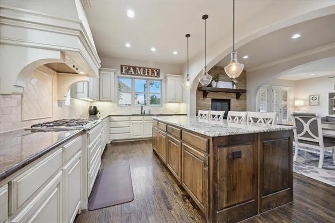 580 Butchart Dr - View 6