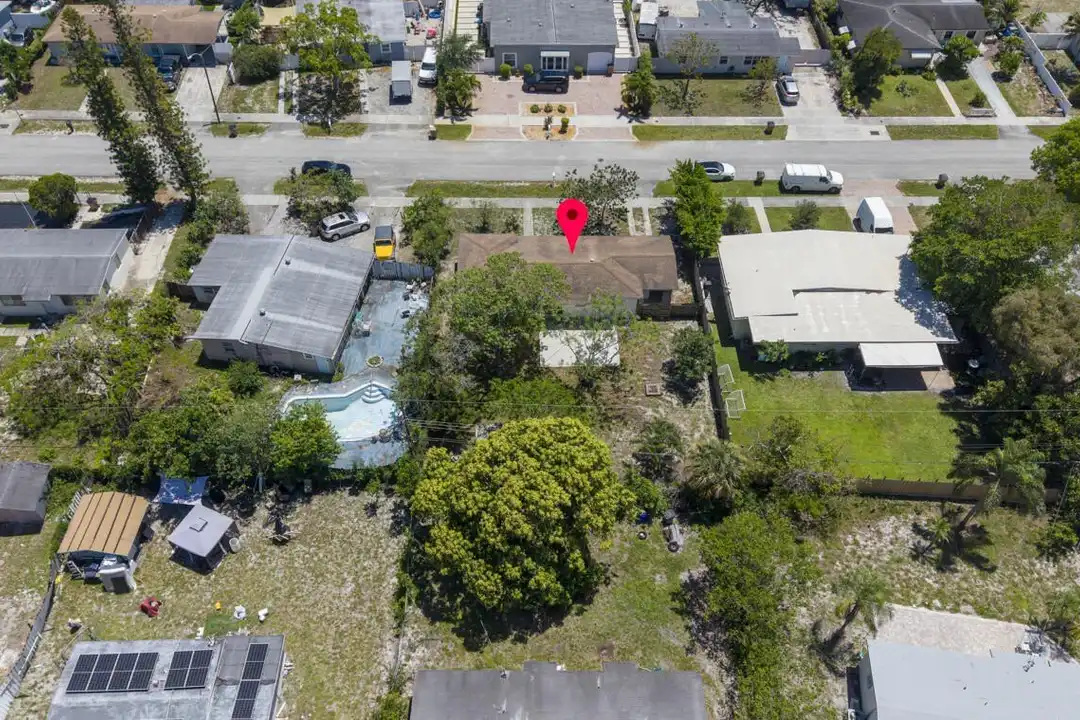 261 NE 42nd St - View 3