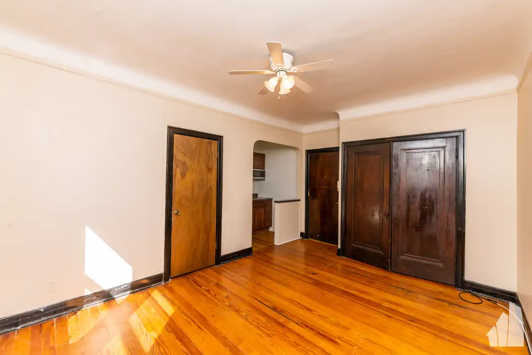 948 W Cuyler Ave unit 115 - View 3