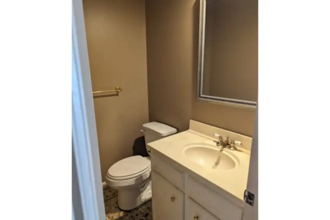 8 Lisa Ct - View 2