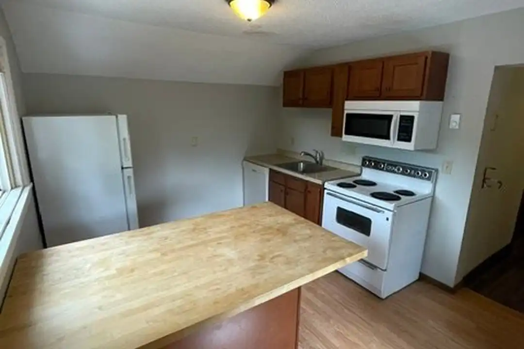 1110 College St unit 4 – photo 1