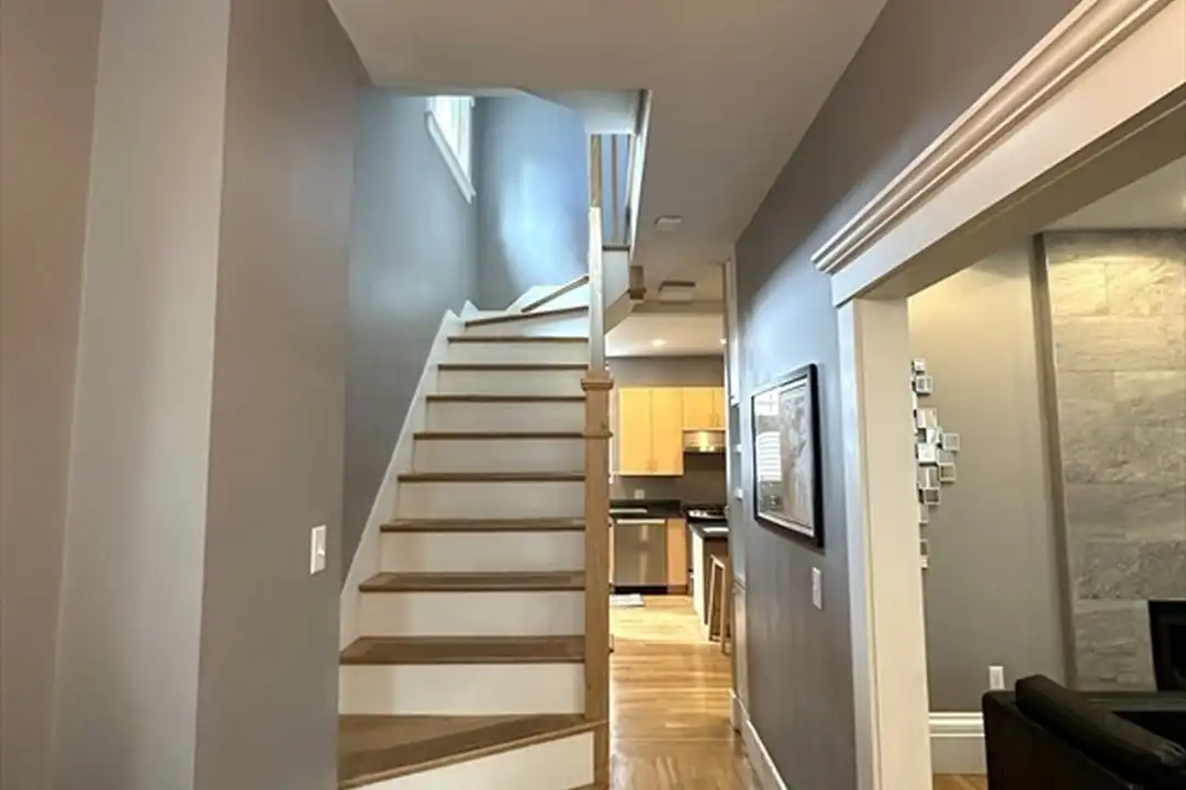 315 Windsor St unit 315 - View 4