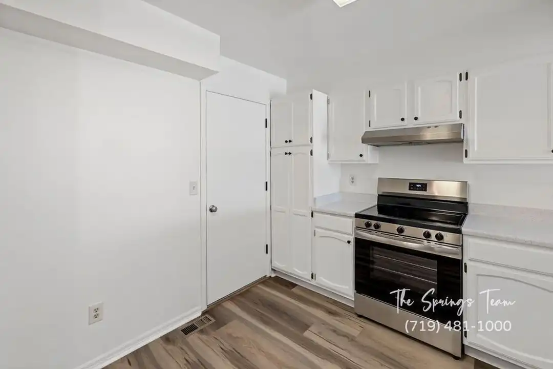 5448 Fiesta Ln - More