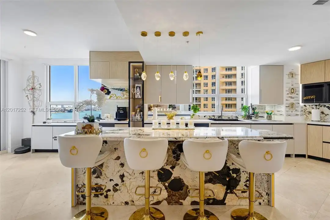 Apartment in Miami - View 4