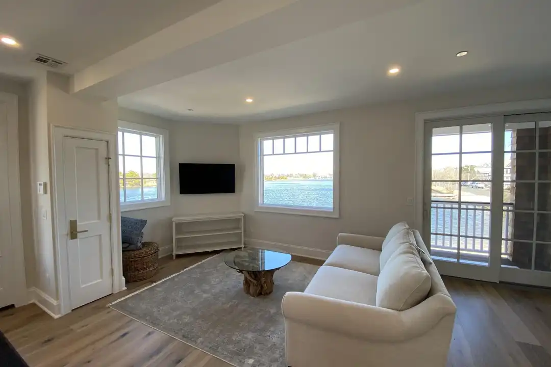 412 Lake Ave - View 6