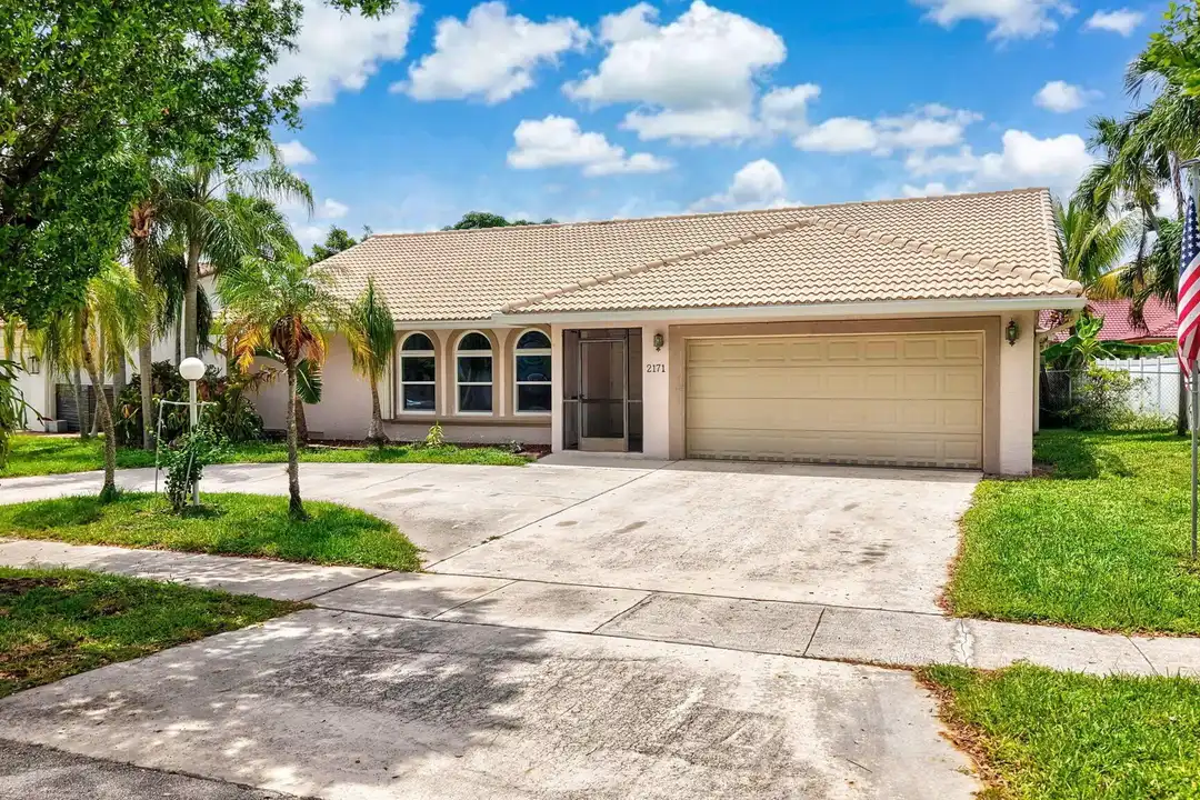 2171 NW 76th Ave – photo 1