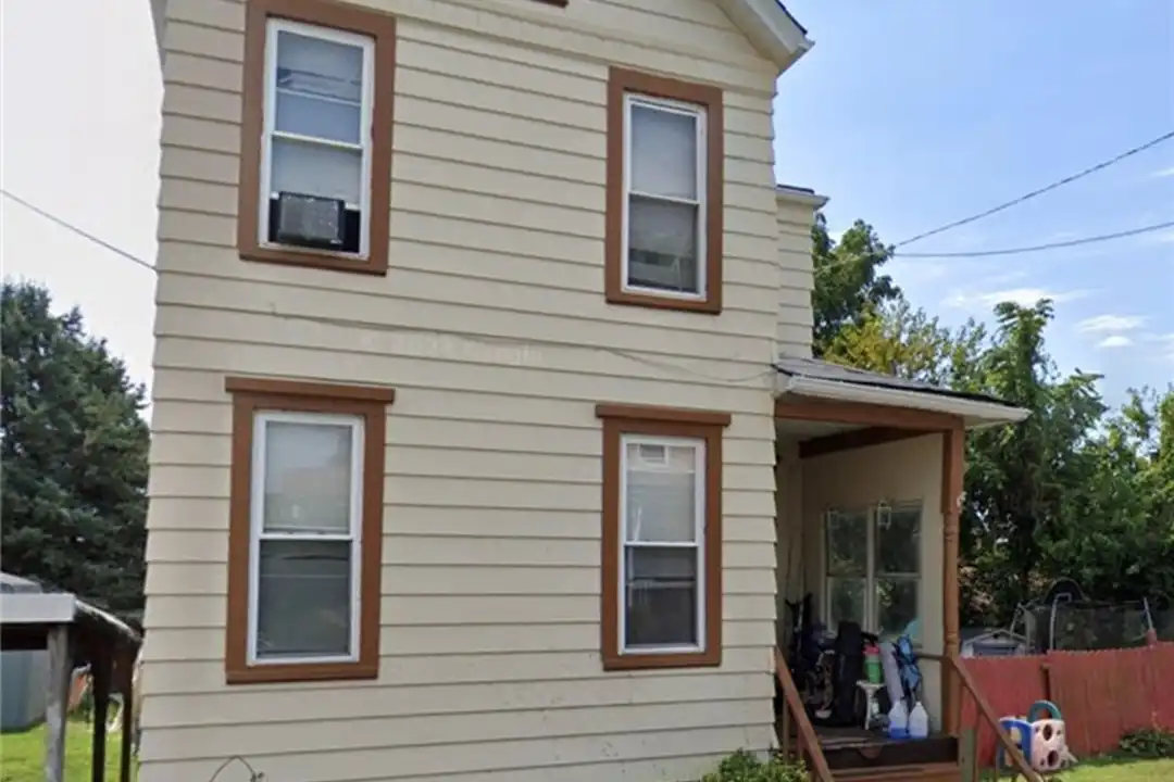 467 Reno St – photo 1 of 13