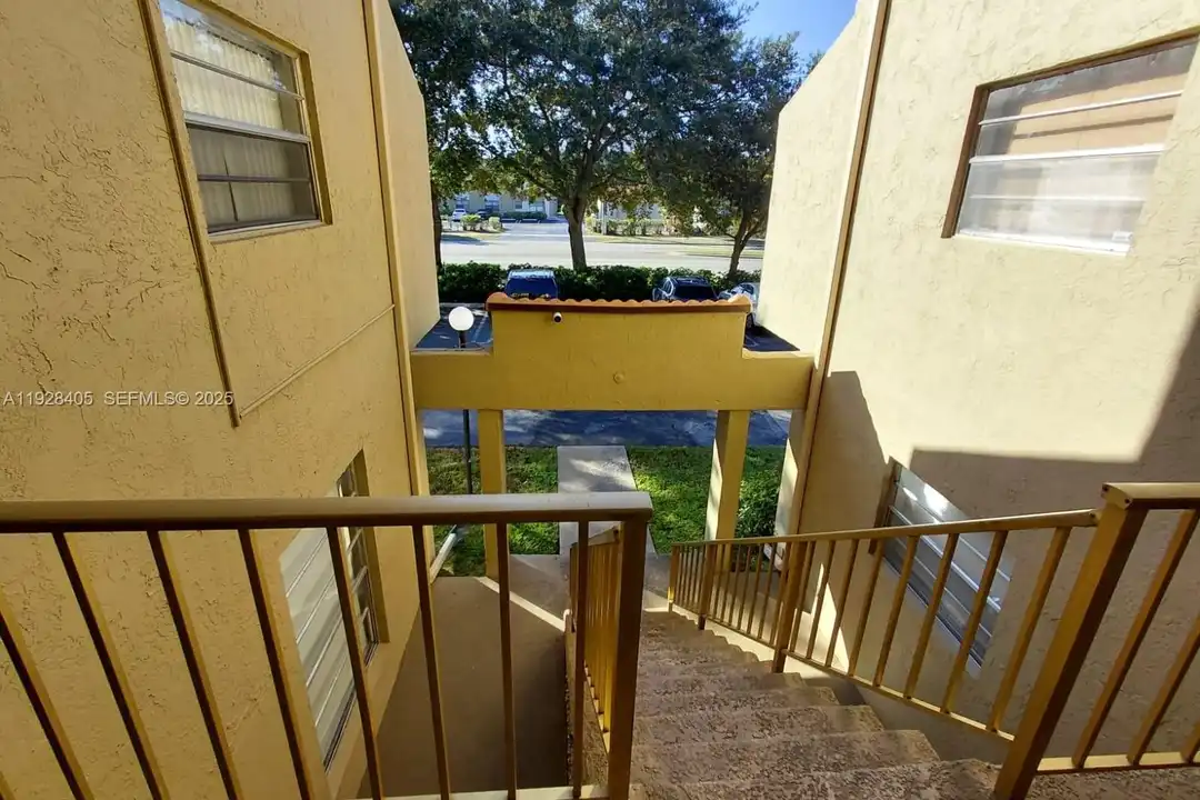 Apartment in Coral Springs - View 4