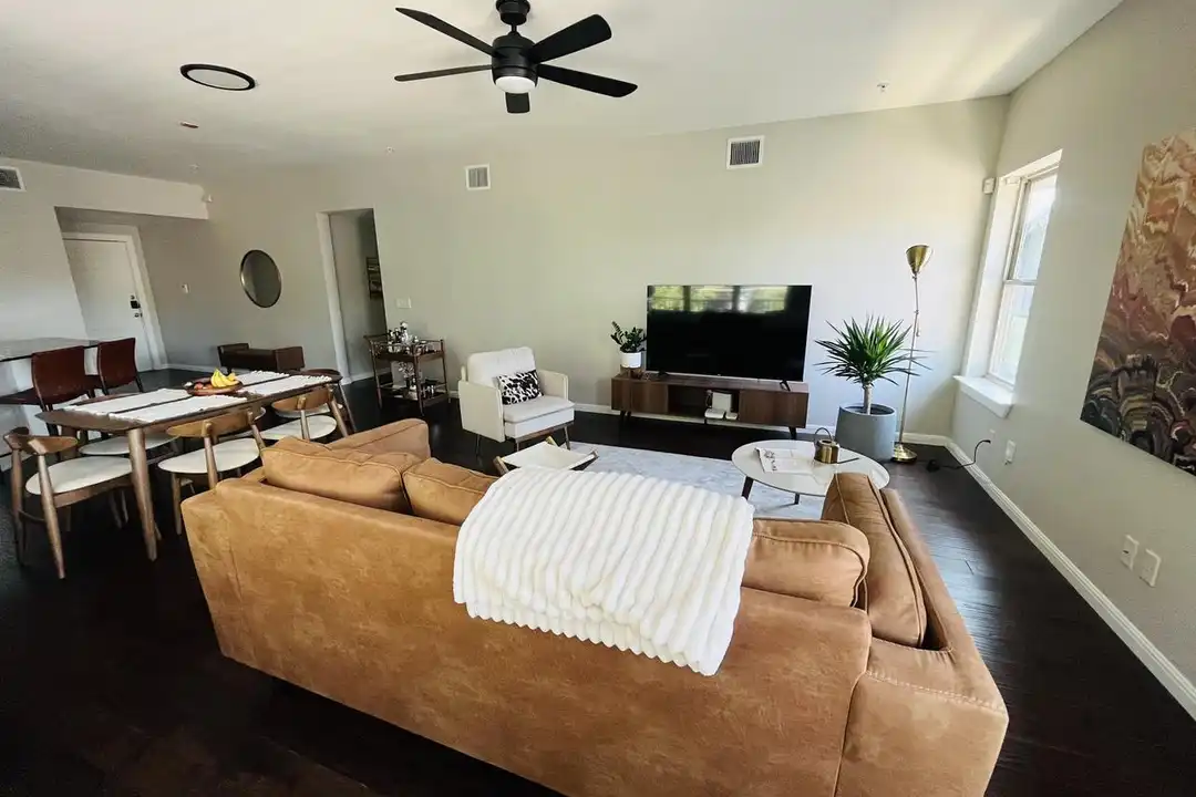 2708 San Pedro St unit 202 - More