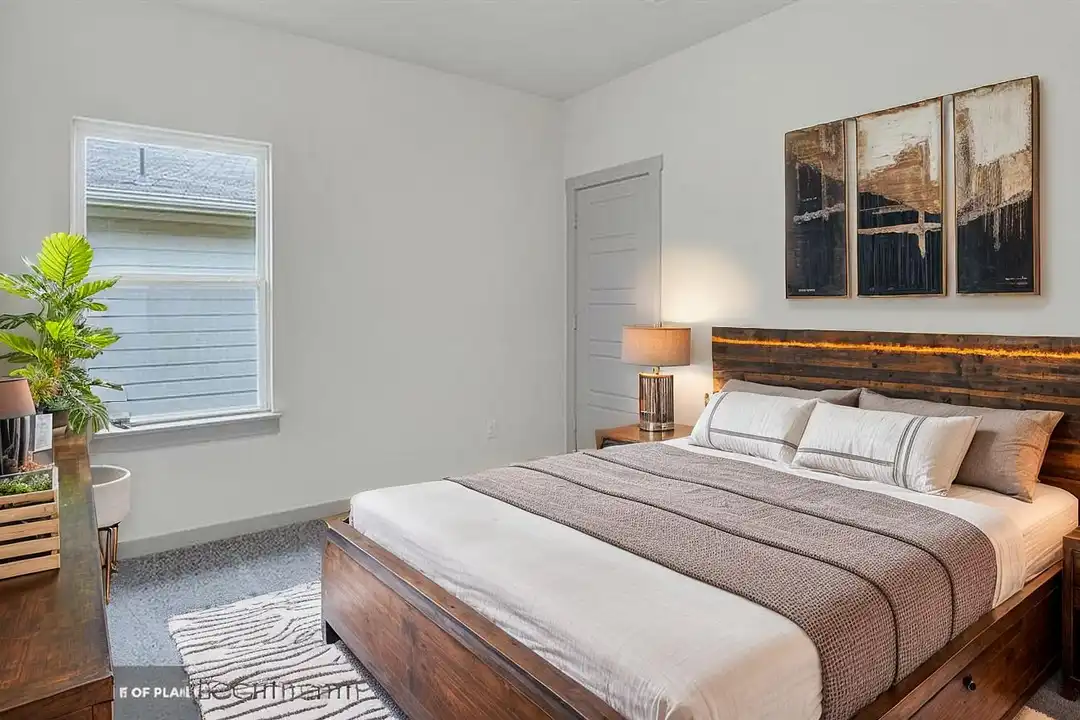 10917 Tildon Ave - View 2